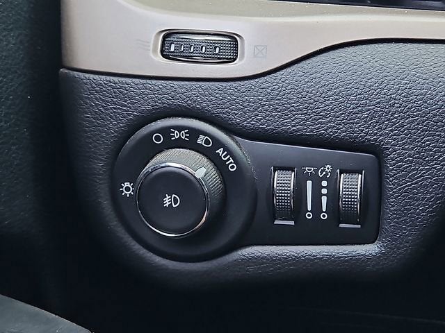 2018 Jeep Cherokee Latitude Tech Connect