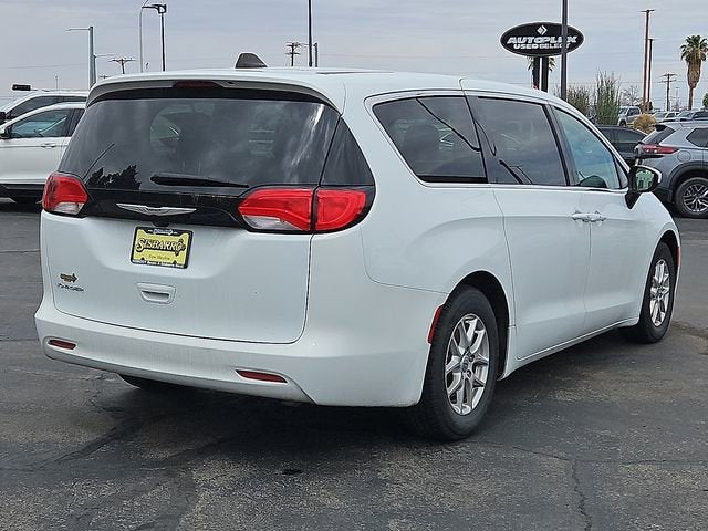 2023 Chrysler Voyager LX