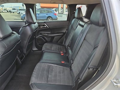 2023 Mitsubishi Outlander SE