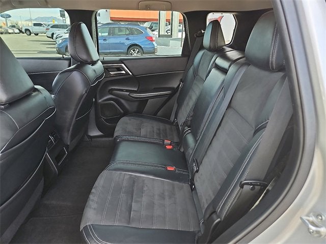 2023 Mitsubishi Outlander SE