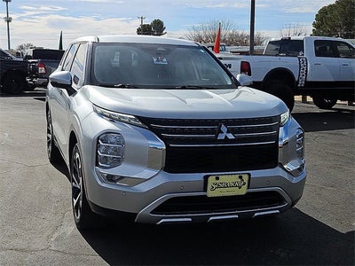 2023 Mitsubishi Outlander SE
