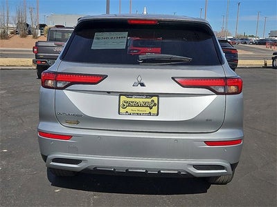2023 Mitsubishi Outlander SE
