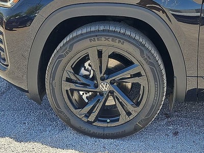 2026 Volkswagen Atlas Cross Sport 2.0T SEL R-Line Black