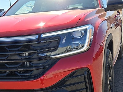 2025 Volkswagen Atlas Cross Sport 2.0T SEL R-Line Black