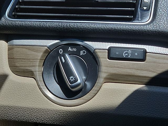 2018 Volkswagen Passat 2.0T SE