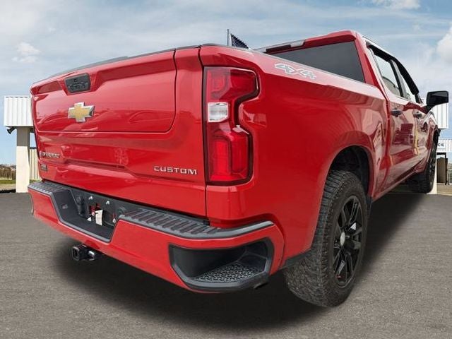 2021 Chevrolet Silverado 1500 4WD Crew Cab Short Bed Custom