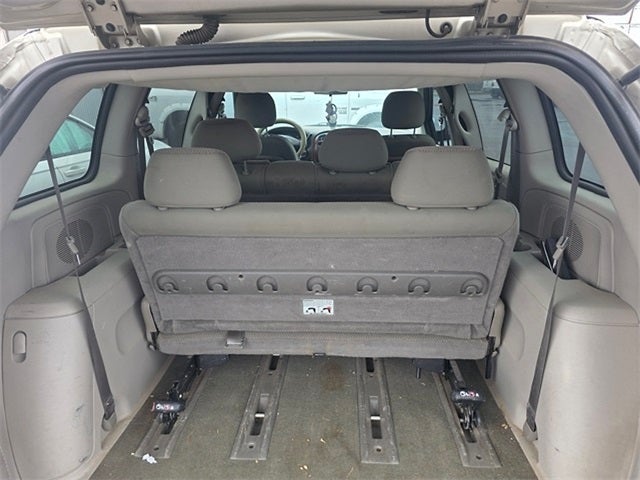 2006 Chrysler Town & Country Base